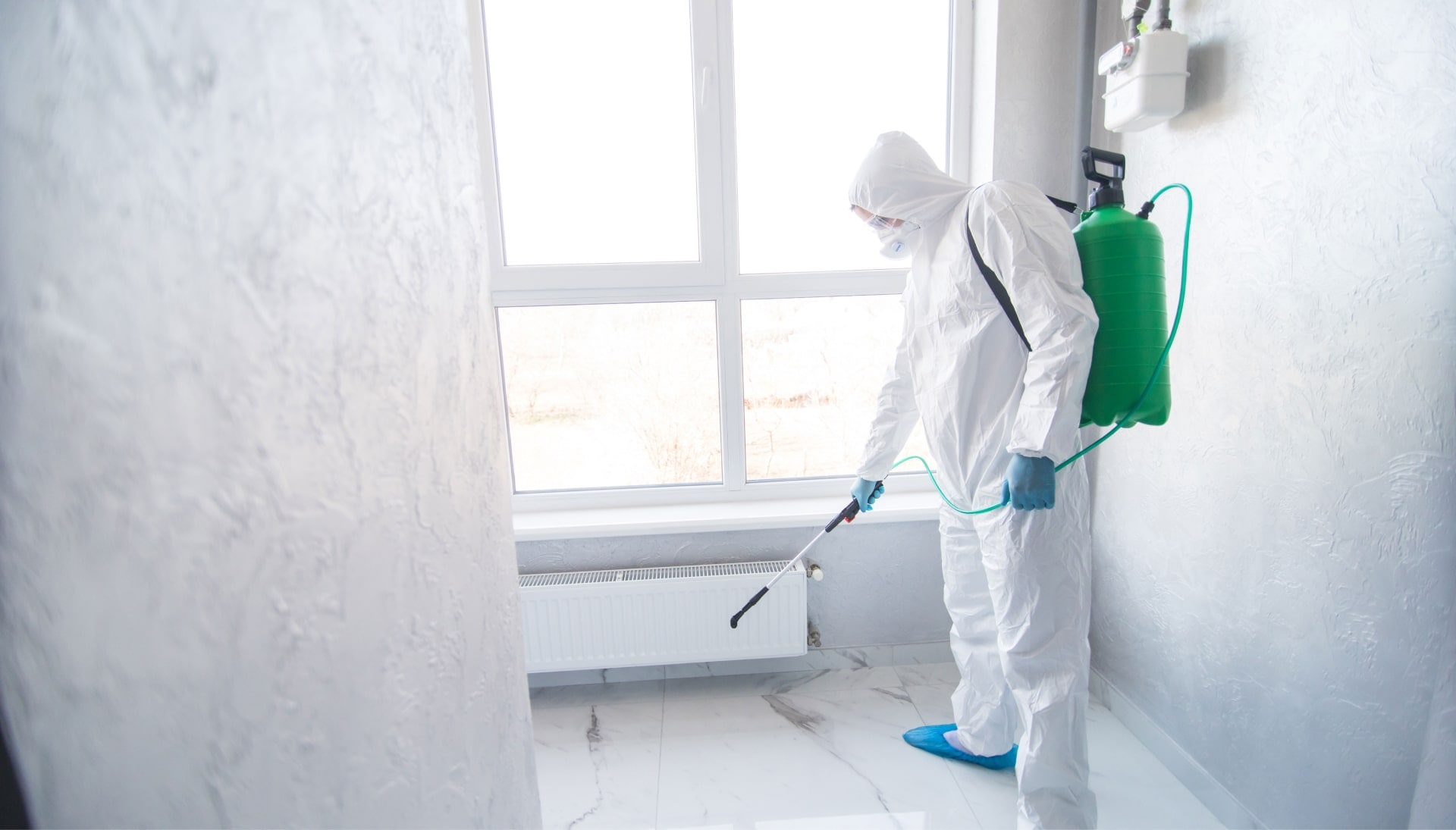 A mold inspector collecting air samples for laboratory analysis to test for mold spores in a residential property in Lincoln.
